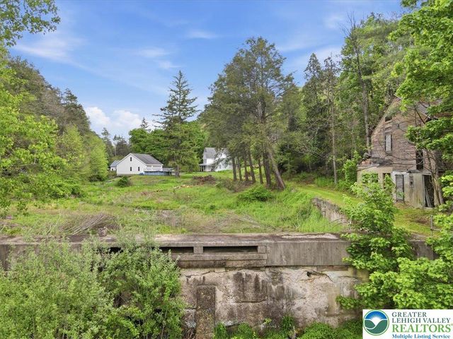 3585 Fairyland Road, Franklin Twp, PA 18235