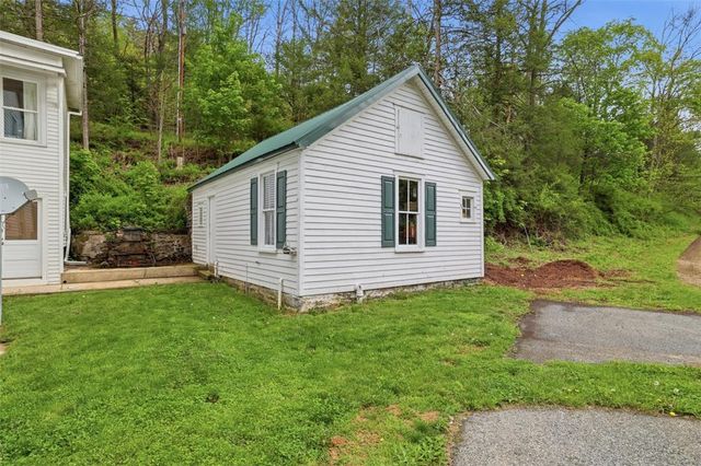 3585 Fairyland Road, Franklin Twp, PA 18235
