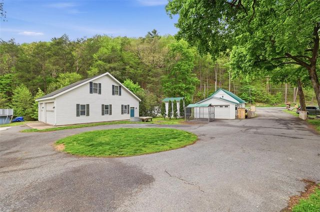 3585 Fairyland Road, Franklin Twp, PA 18235