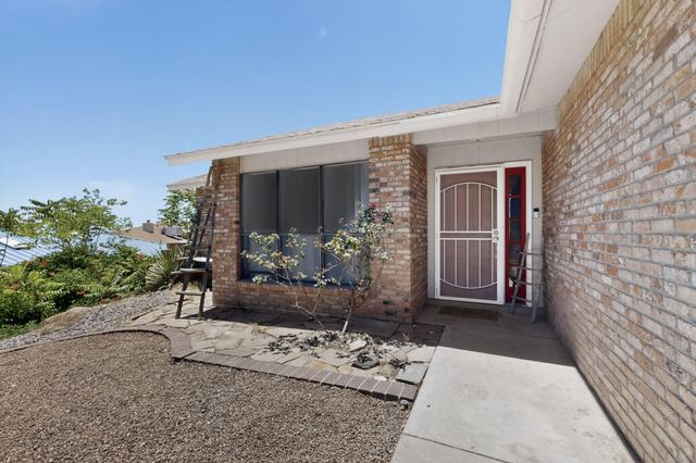 5104 La Subida Street NW, Albuquerque, NM 87105