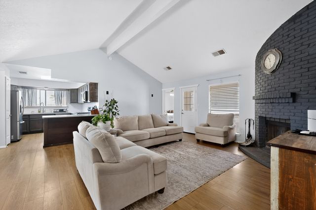 5104 La Subida Street NW, Albuquerque, NM 87105