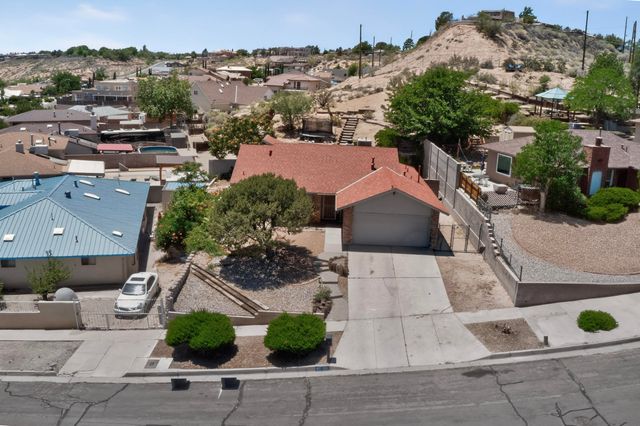 5104 La Subida Street NW, Albuquerque, NM 87105