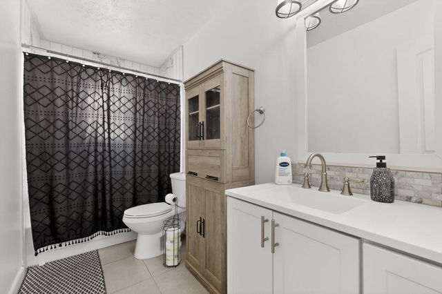 5104 La Subida Street NW, Albuquerque, NM 87105