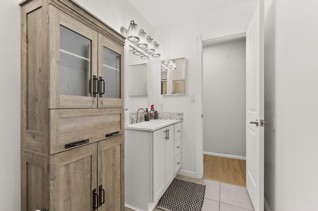 5104 La Subida Street NW, Albuquerque, NM 87105