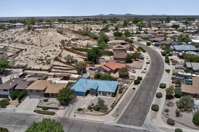 5104 La Subida Street NW, Albuquerque, NM 87105