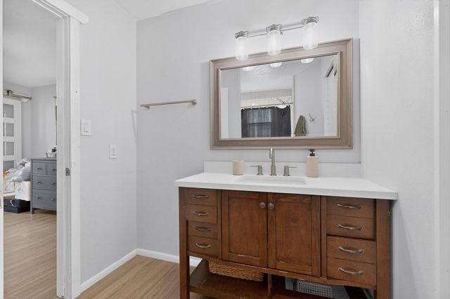 5104 La Subida Street NW, Albuquerque, NM 87105