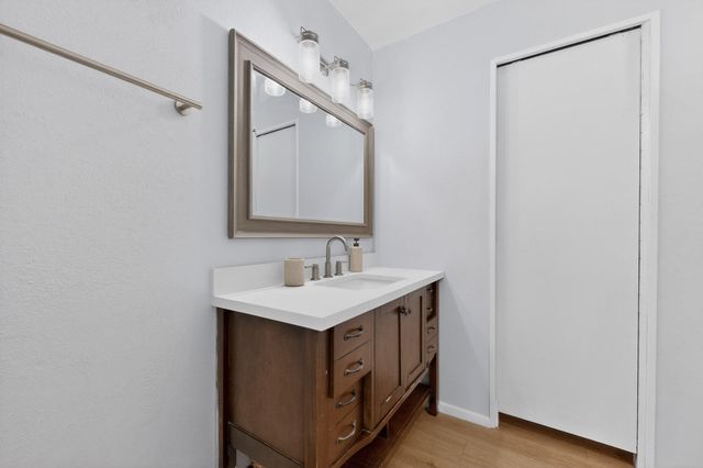 5104 La Subida Street NW, Albuquerque, NM 87105