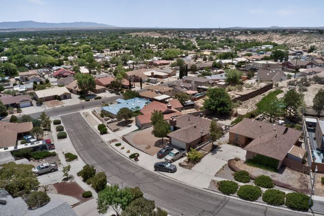 5104 La Subida Street NW, Albuquerque, NM 87105