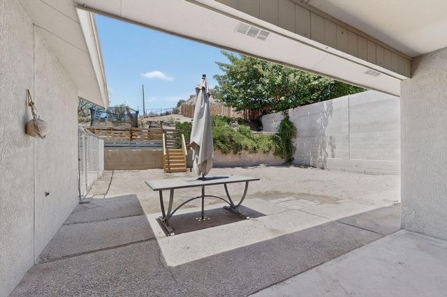 5104 La Subida Street NW, Albuquerque, NM 87105