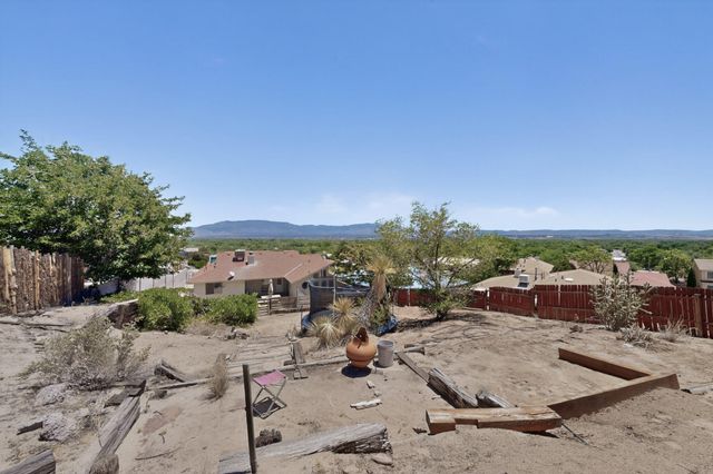 5104 La Subida Street NW, Albuquerque, NM 87105