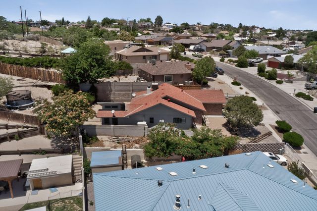 5104 La Subida Street NW, Albuquerque, NM 87105