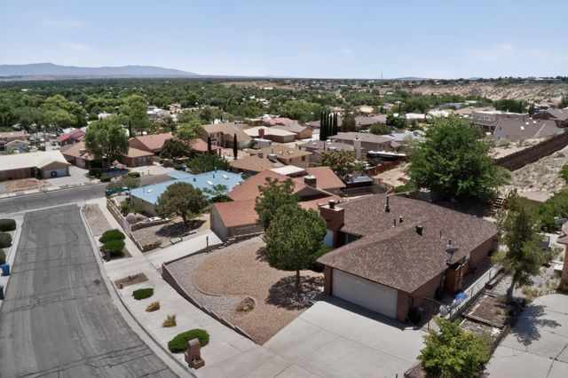 5104 La Subida Street NW, Albuquerque, NM 87105