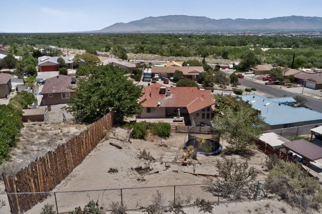 5104 La Subida Street NW, Albuquerque, NM 87105