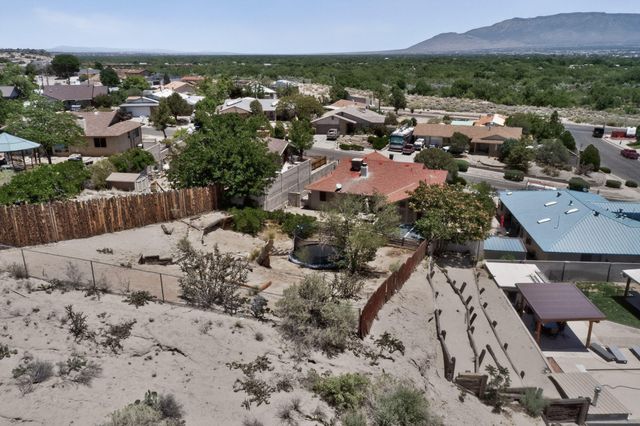 5104 La Subida Street NW, Albuquerque, NM 87105