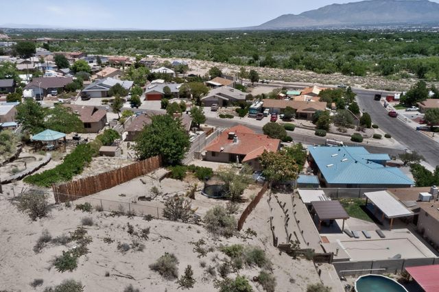 5104 La Subida Street NW, Albuquerque, NM 87105