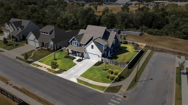 2001 W Coyote Trail, Rogers, AR 72758