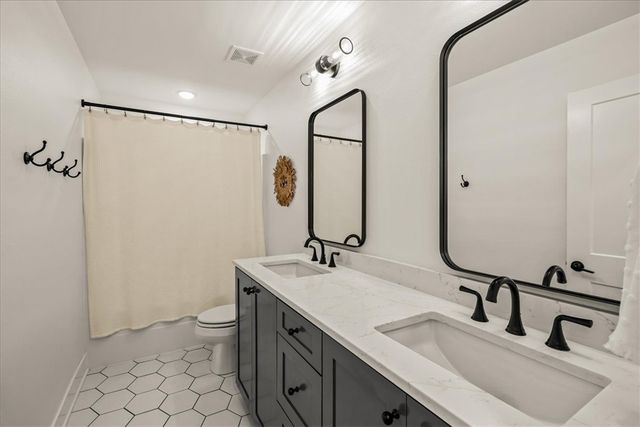 2001 W Coyote Trail, Rogers, AR 72758