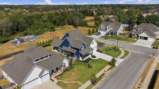 2001 W Coyote Trail, Rogers, AR 72758