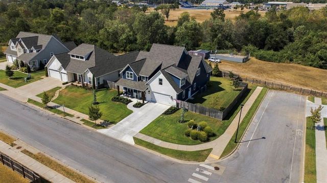 2001 W Coyote Trail, Rogers, AR 72758