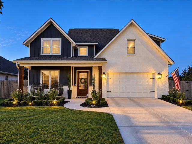 2001 W Coyote Trail, Rogers, AR 72758