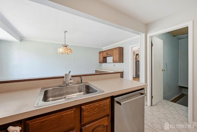 11 Georgetown Road, Parlin, NJ 08859