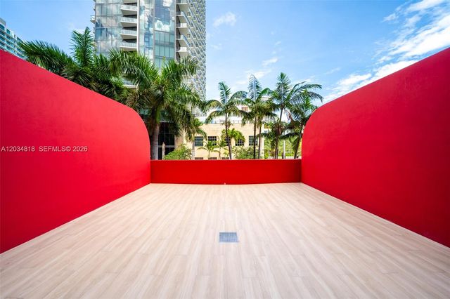 90 NE 32 St 203, Miami, FL 33127