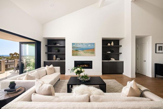 2481 La Marque St, San Diego, CA 92109