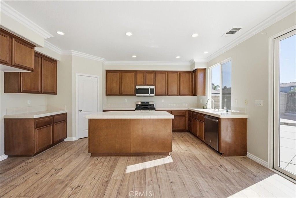 Image 6 of property listing at 2722 Azalea Avenue, San Jacinto, CA 92582
