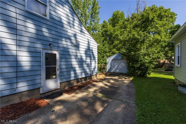 1597 Bond Street, Akron, OH 44313