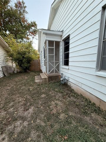 1107 W Cedar St, Coleman, TX 76834