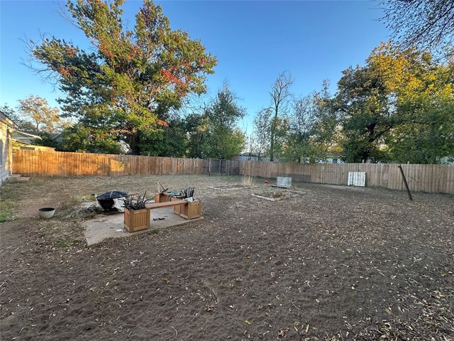 1107 W Cedar St, Coleman, TX 76834