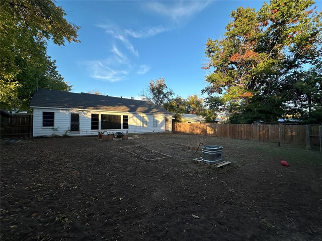 1107 W Cedar St, Coleman, TX 76834