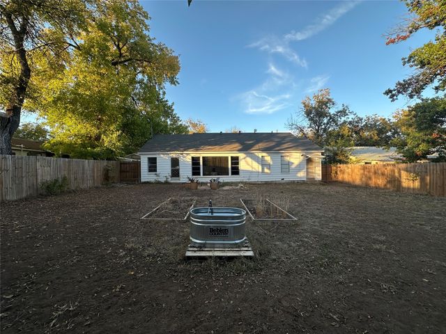 1107 W Cedar St, Coleman, TX 76834