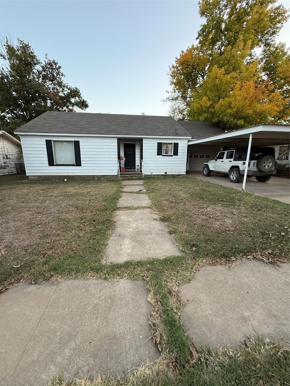 1107 W Cedar St, Coleman, TX 76834