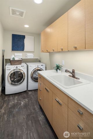 8910 NE 33rd Street, Yarrow Point, WA 98004