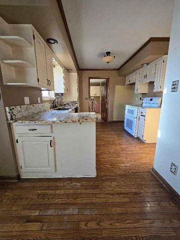 412 Frontier Road, Lawrence, KS 66049