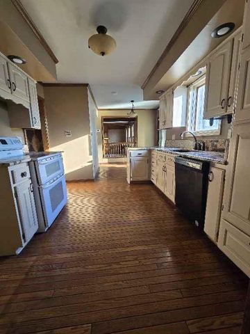 412 Frontier Road, Lawrence, KS 66049