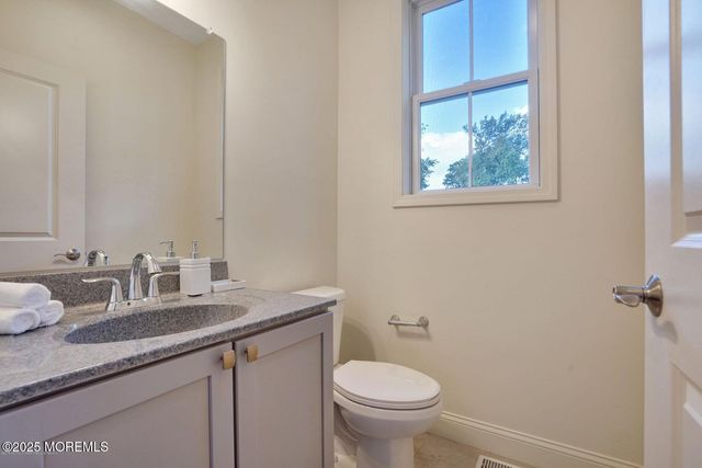 909 Bloomfield Avenue, Ocean Twp, NJ 07712