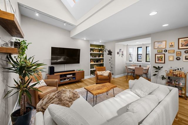 530 Massachusetts Ave 4, Boston, MA 02118