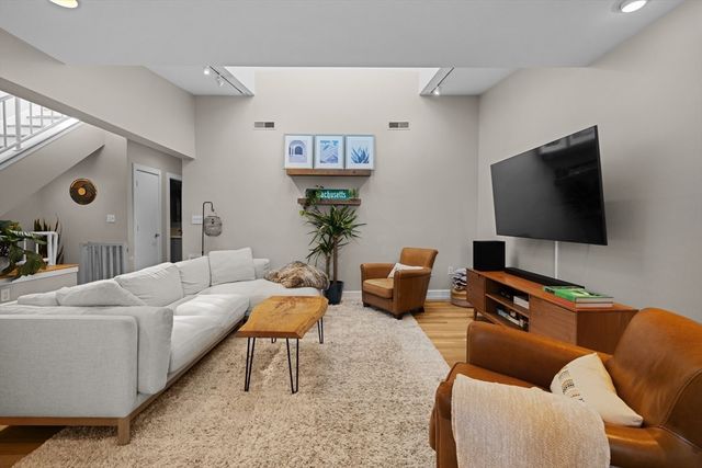 530 Massachusetts Ave 4, Boston, MA 02118