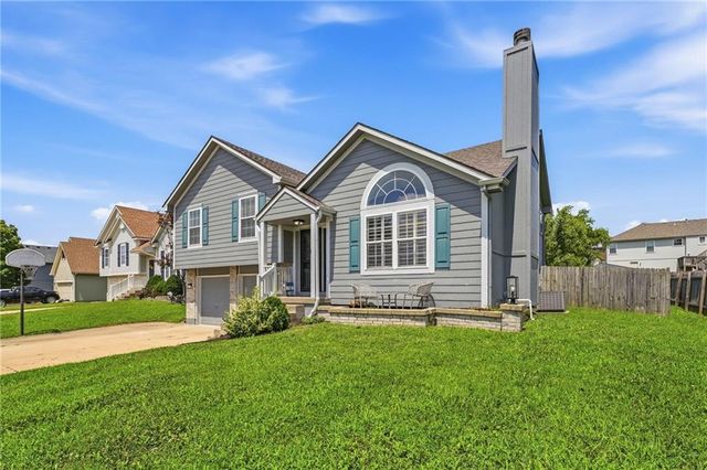 911 Wildwood Drive, Pleasant Hill, MO 64080