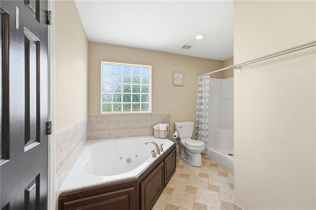 911 Wildwood Drive, Pleasant Hill, MO 64080