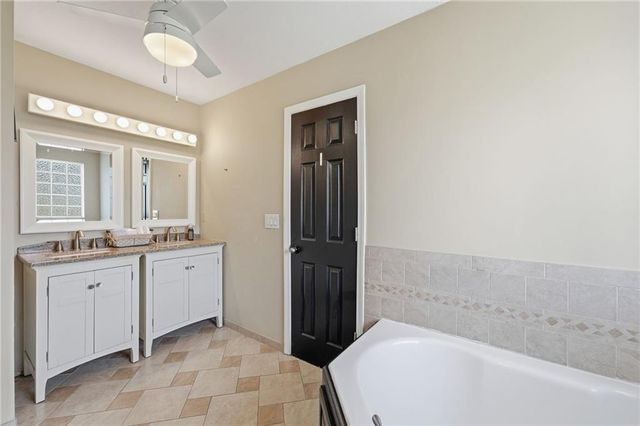 911 Wildwood Drive, Pleasant Hill, MO 64080