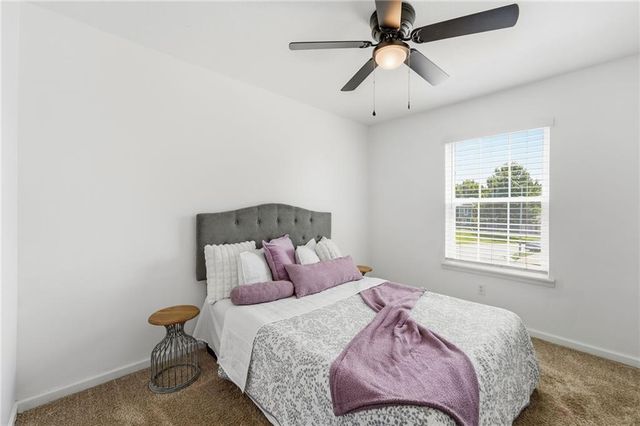 911 Wildwood Drive, Pleasant Hill, MO 64080