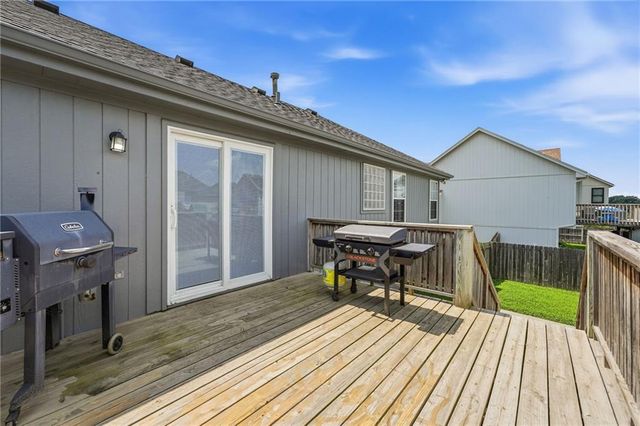 911 Wildwood Drive, Pleasant Hill, MO 64080