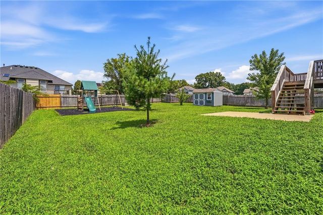 911 Wildwood Drive, Pleasant Hill, MO 64080