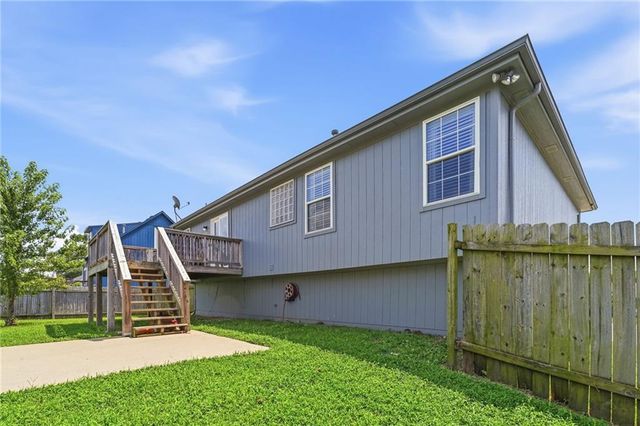 911 Wildwood Drive, Pleasant Hill, MO 64080