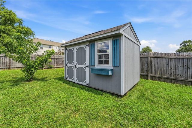 911 Wildwood Drive, Pleasant Hill, MO 64080