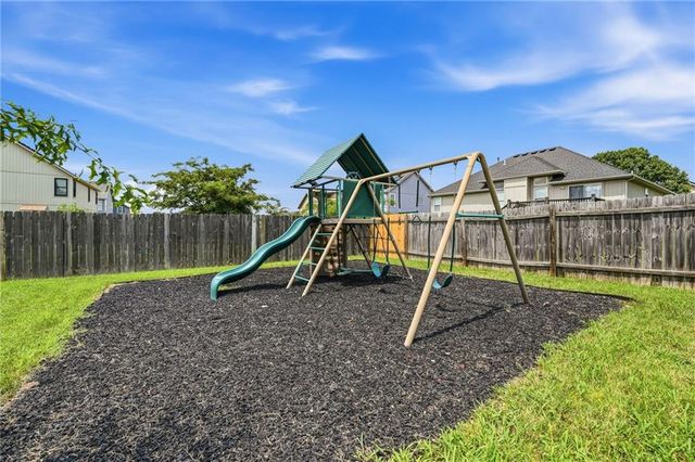 911 Wildwood Drive, Pleasant Hill, MO 64080