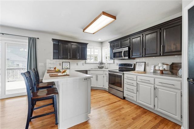 911 Wildwood Drive, Pleasant Hill, MO 64080
